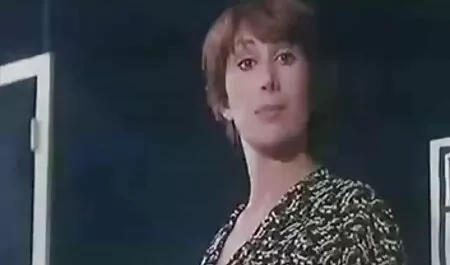 Sasha 一徹 無料 エロ 動画 Grayは女の子に服を着せようとする