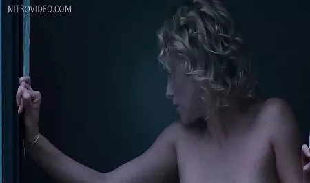 彼女の上司は彼のコックを吸うために女の子を強制的に 女性 の 裸 無料 動画