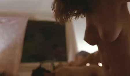 カミソリで武装し、シェービング床とのギャップを拡張します アニメ 女性 エロ