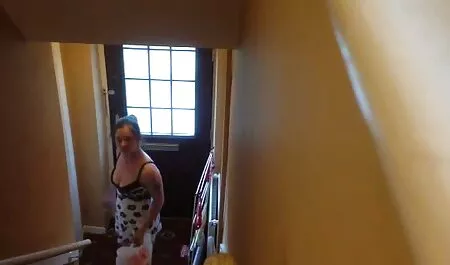 アンジェリカはロッドの外に彼女の猫を押します 無料 エロ 女の子