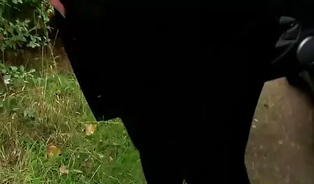 引き裂かれたヤギ 女性 アダルト 外人